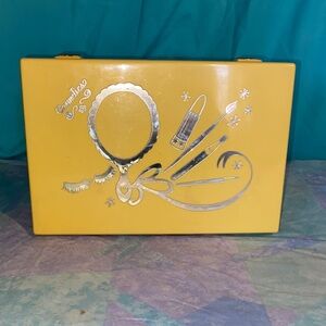 1960’s unmarked plastic Yellow Cosmetic Case with Silver Accents with inner tray